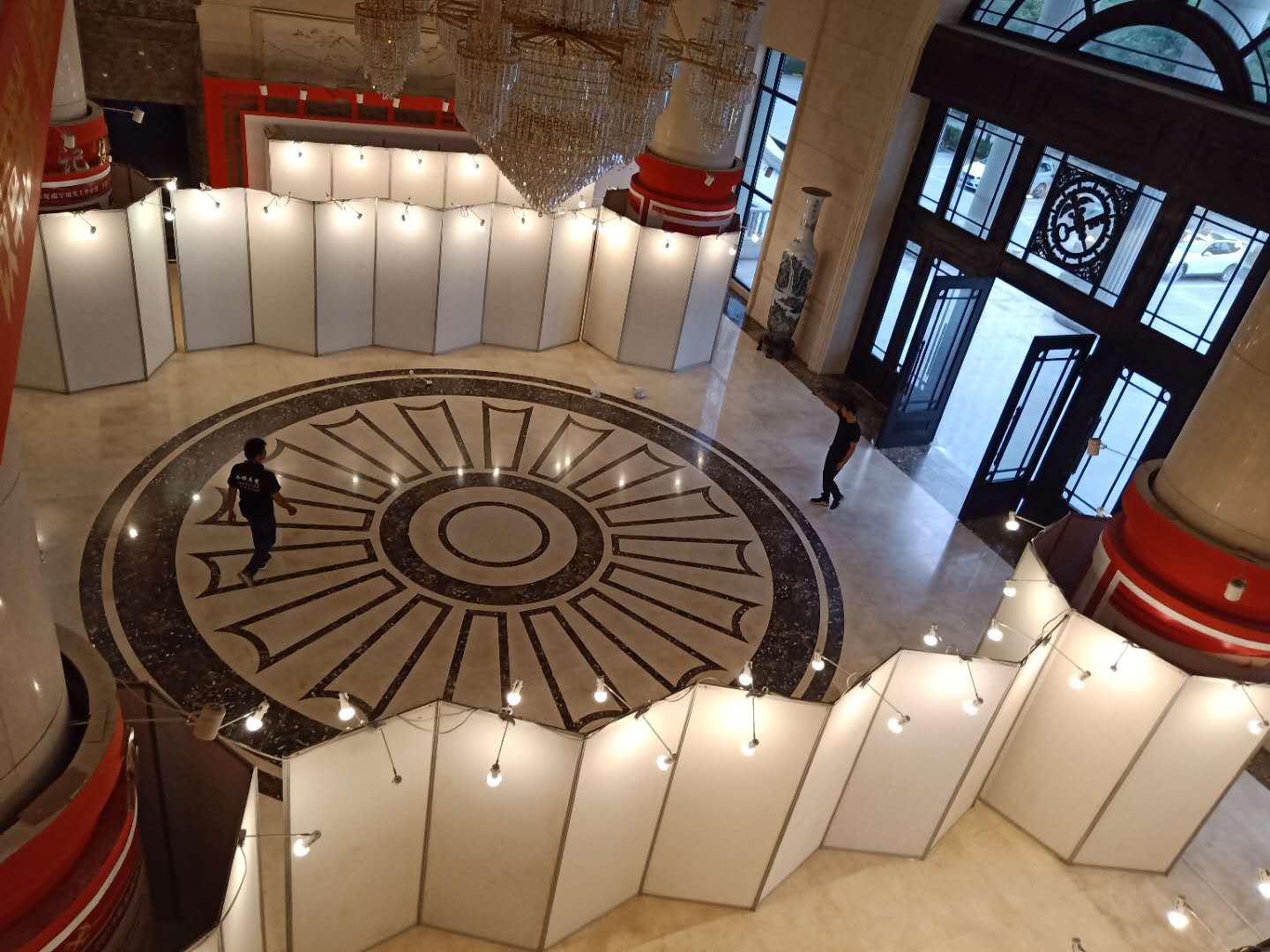 南寧書畫展板掛畫展板廠家租賃價格是多少？