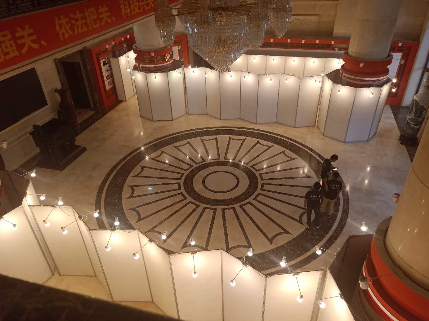 南寧展板八棱柱字畫展板廠家一手材料租賃價格低！