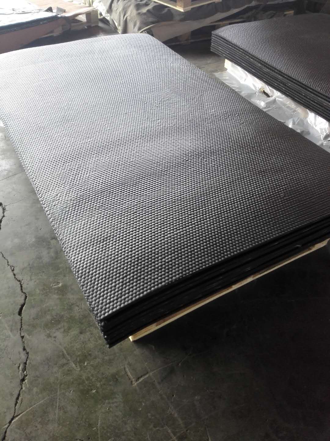 牛舍防滑地板膠，母豬產床墊，夾線耐磨膠板