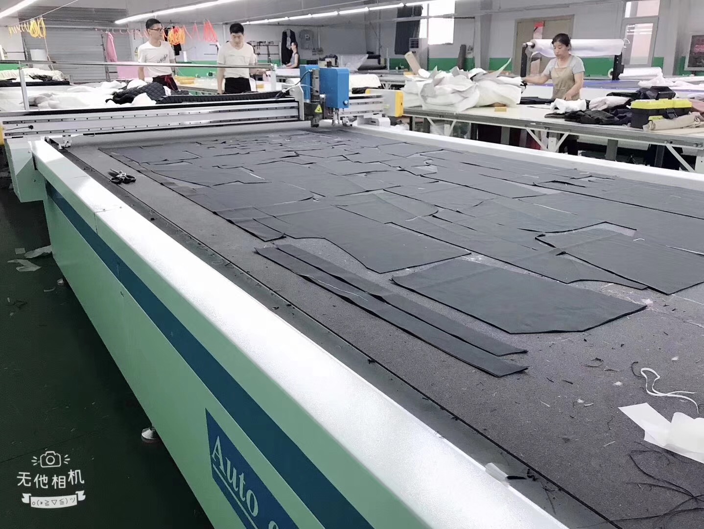 深圳思創廠家直銷智能柔性材料，多層面料切割，精準切割